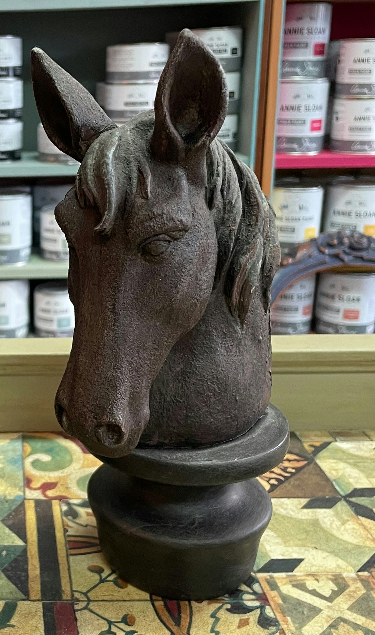 Häst, Skulptur, Hästhuvud, Hästskulptur, Mosaik, Prydnad, Häst i svart, Häst i brunt, Unik skulptur, Prydnads pjäs