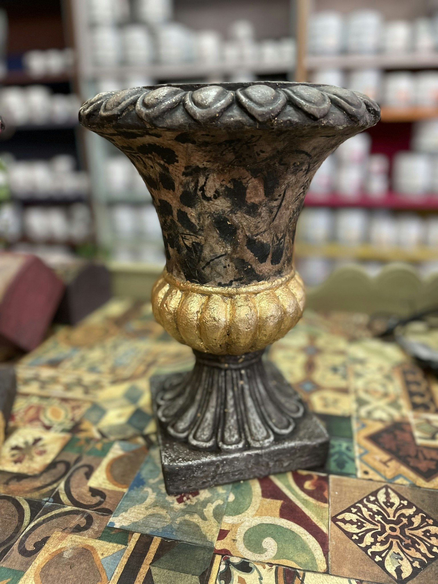 Urna, Kruka, Guld detaljer, Blomster mönster, Flerfärgad, Polystone,
