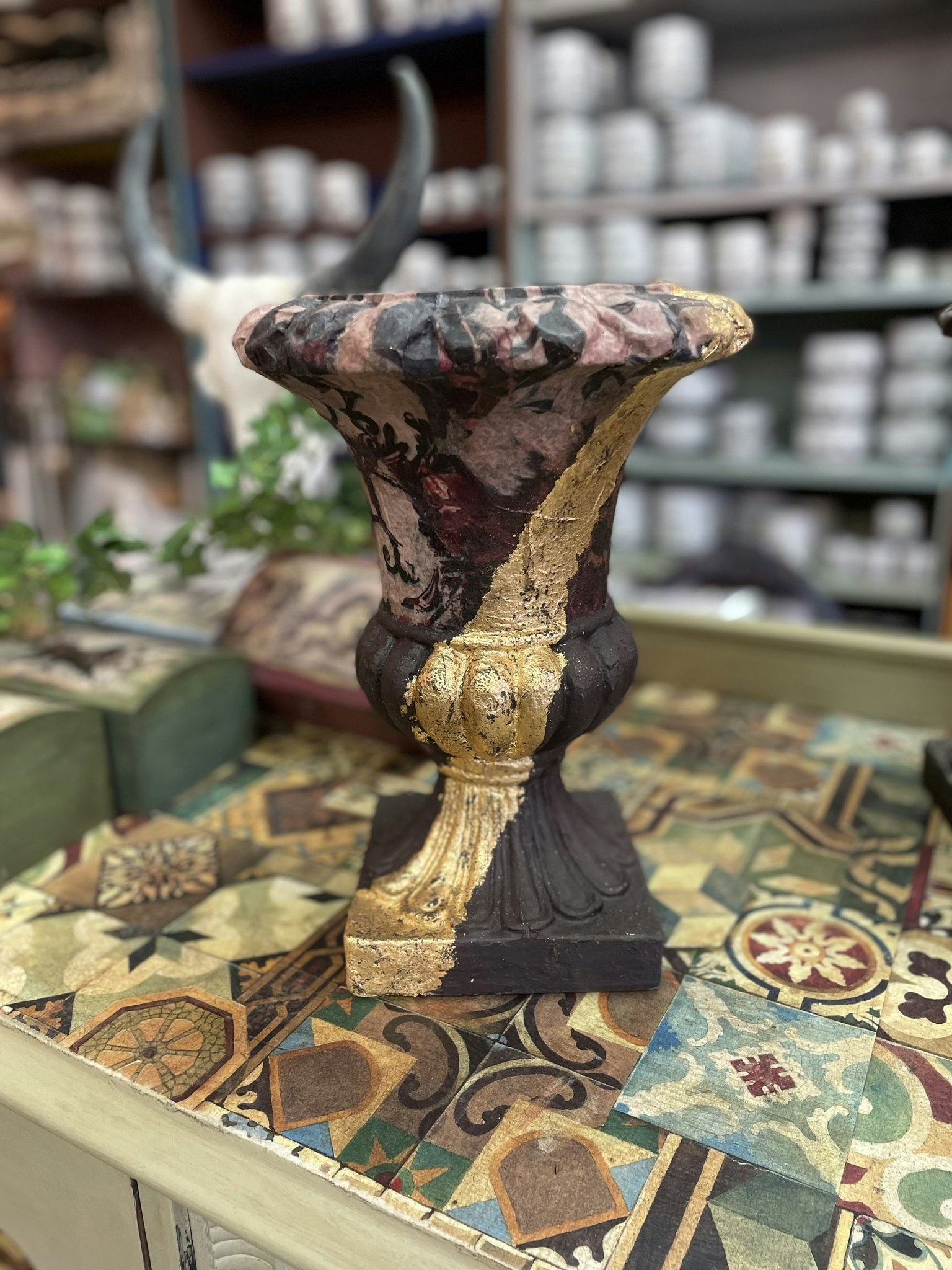 Urna, Kruka, Guld detaljer, Blomster mönster, Flerfärgad, Polystone,