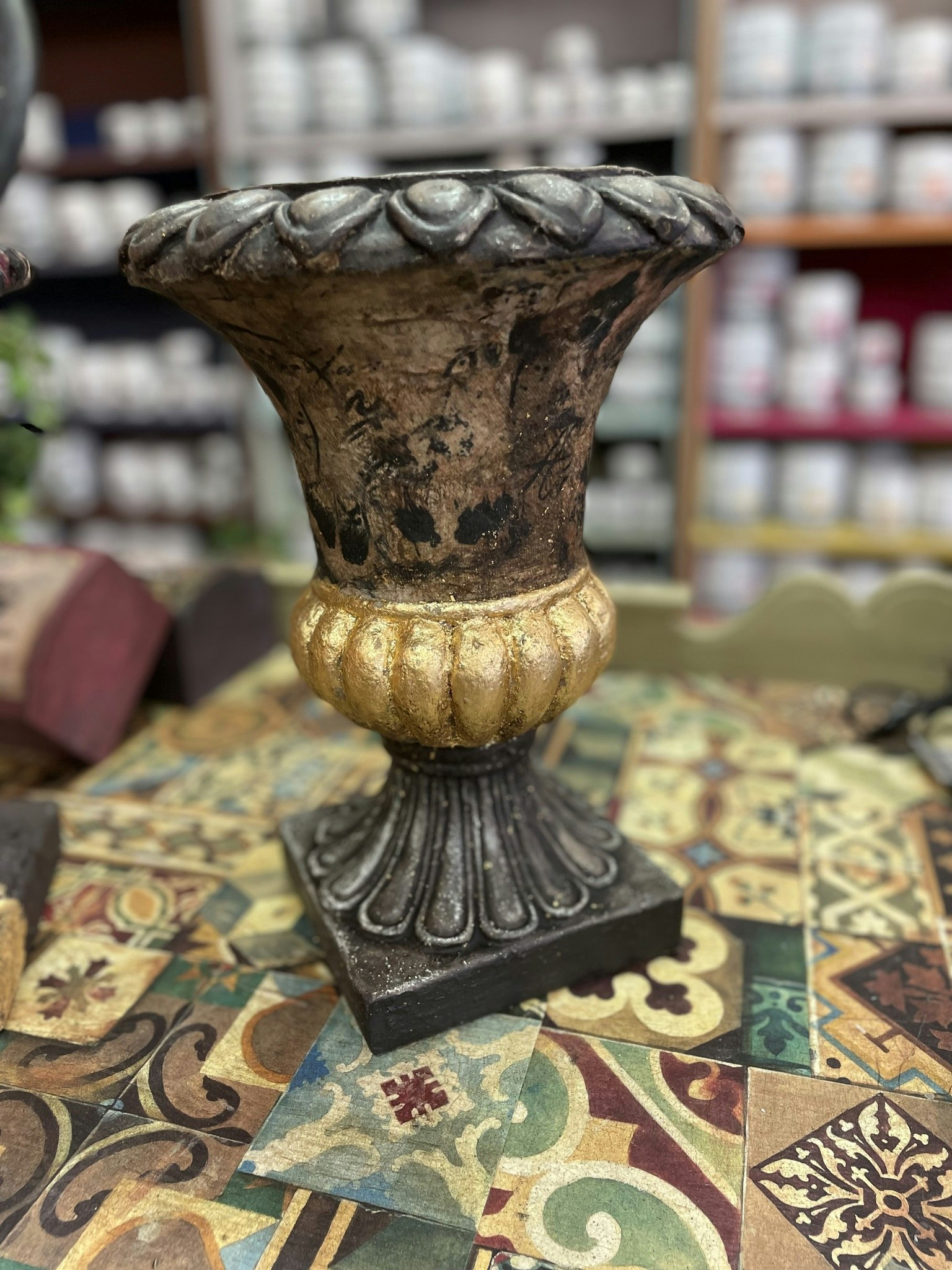 Urna, Kruka, Guld detaljer, Blomster mönster, Flerfärgad, Polystone,