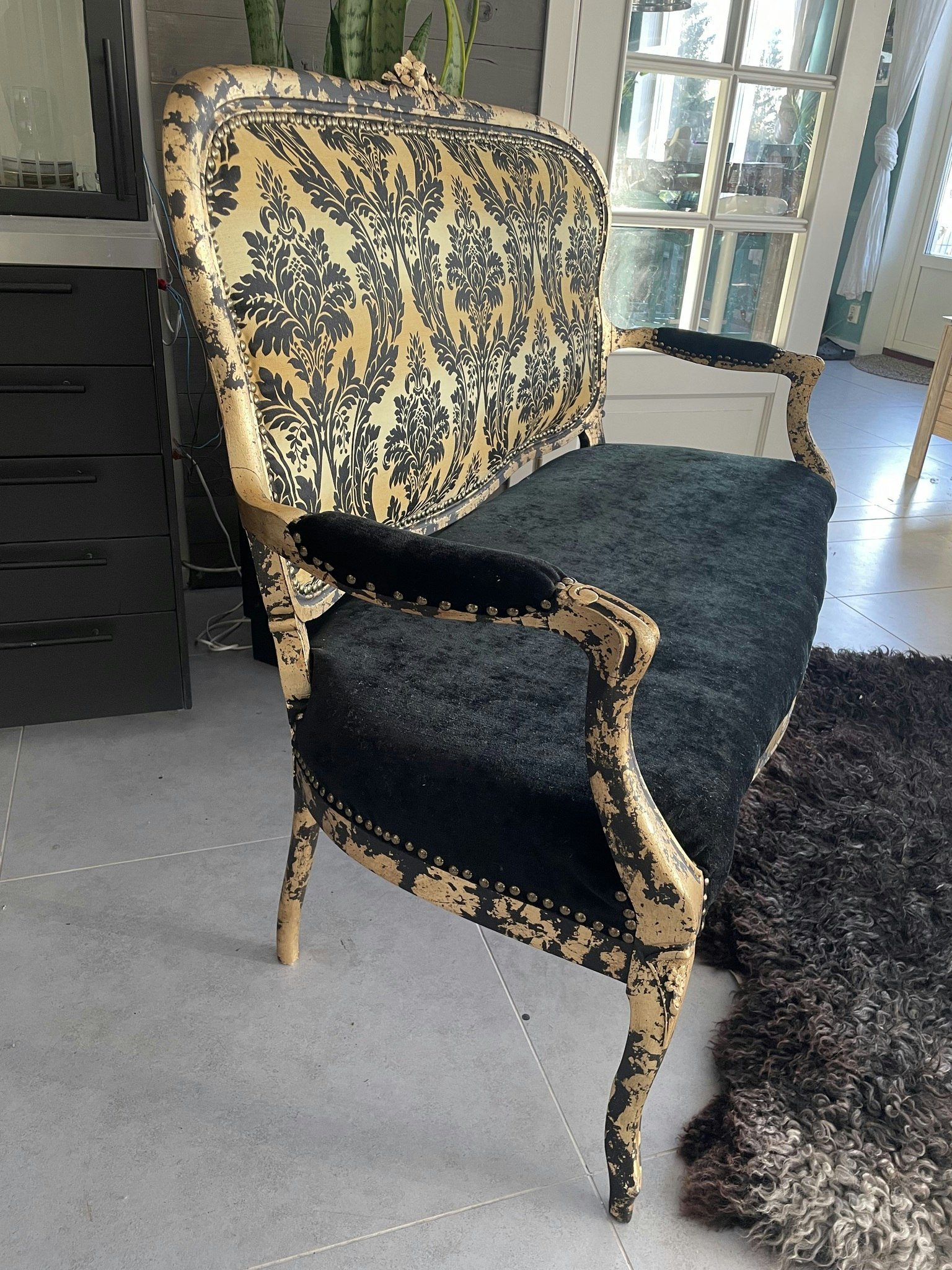 Vacker soffa i rokoko