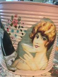 Decoupage på en stor burk