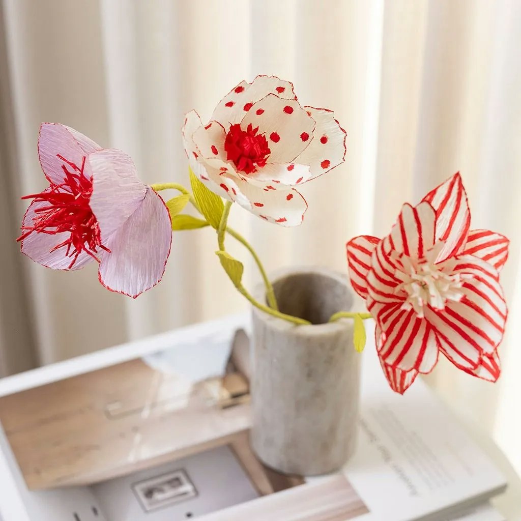 Kräppapper, standardfärger, rosa, gul, röd, grön, blå,  lila, vårfärger, påsk, påskpyssel, vas, blommor