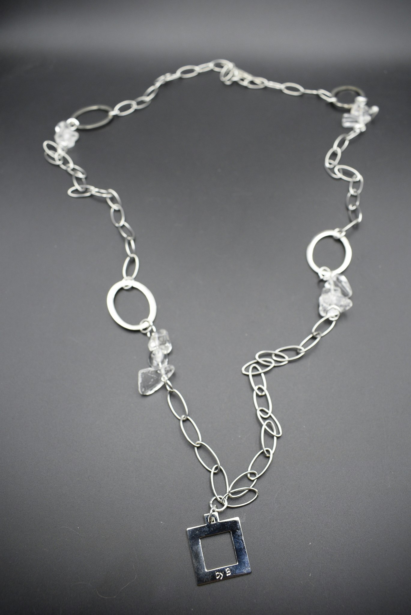 Halsband bergkristall kedja cirklar flexibelt - Design by Brandeby