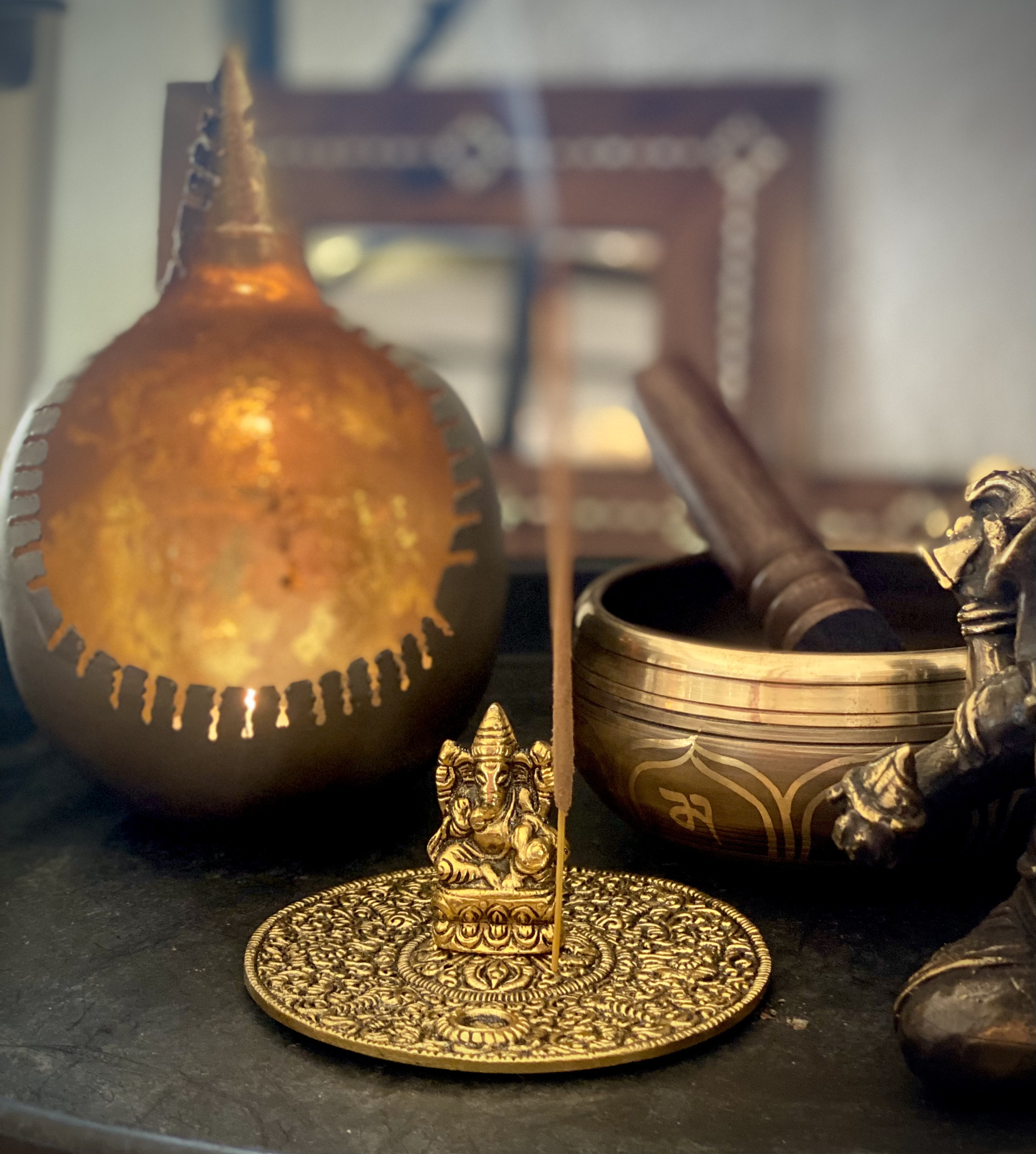Rökelsehållare guld fat med Ganesha