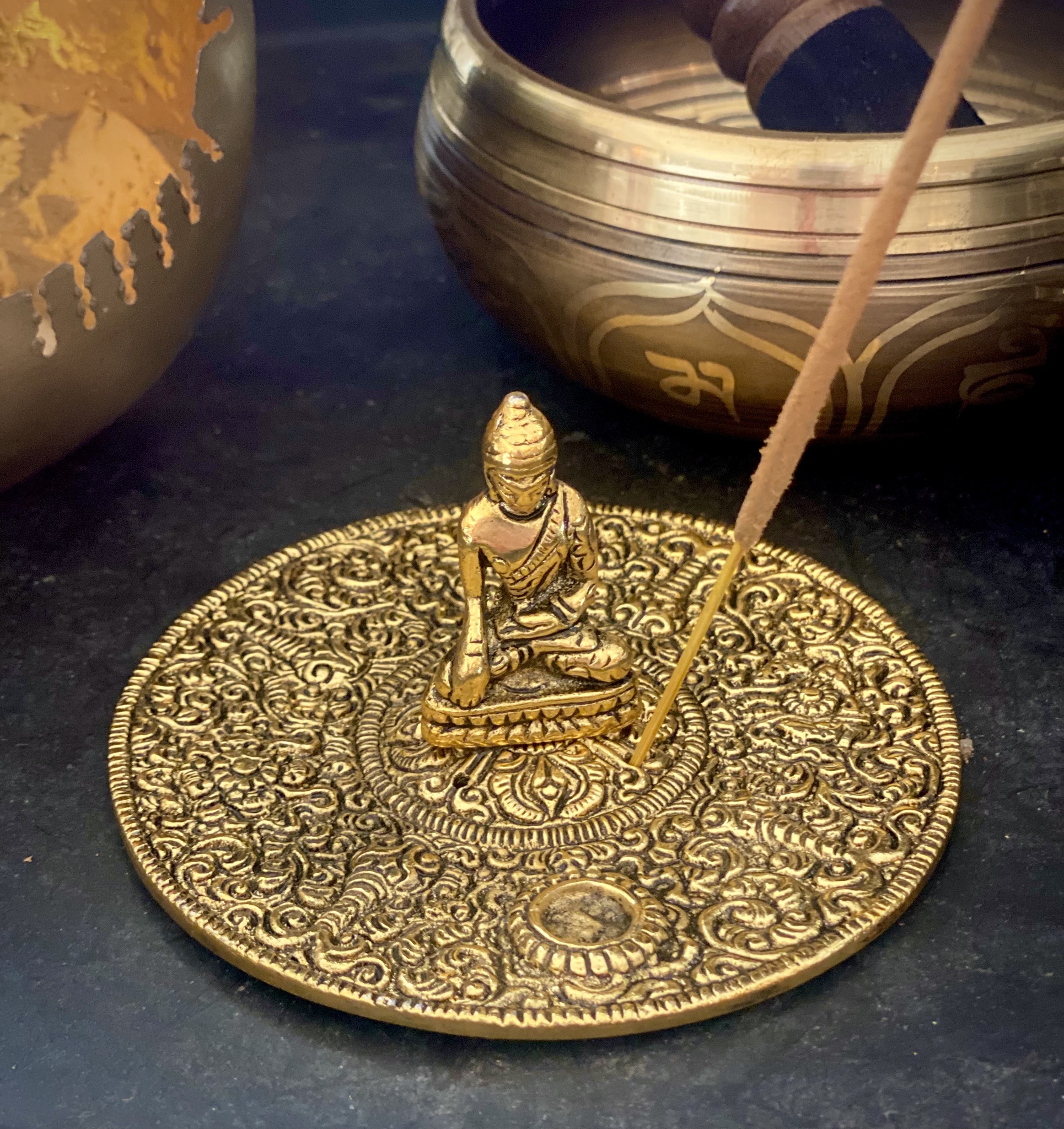 Rökelsehållare guld fat med Buddha