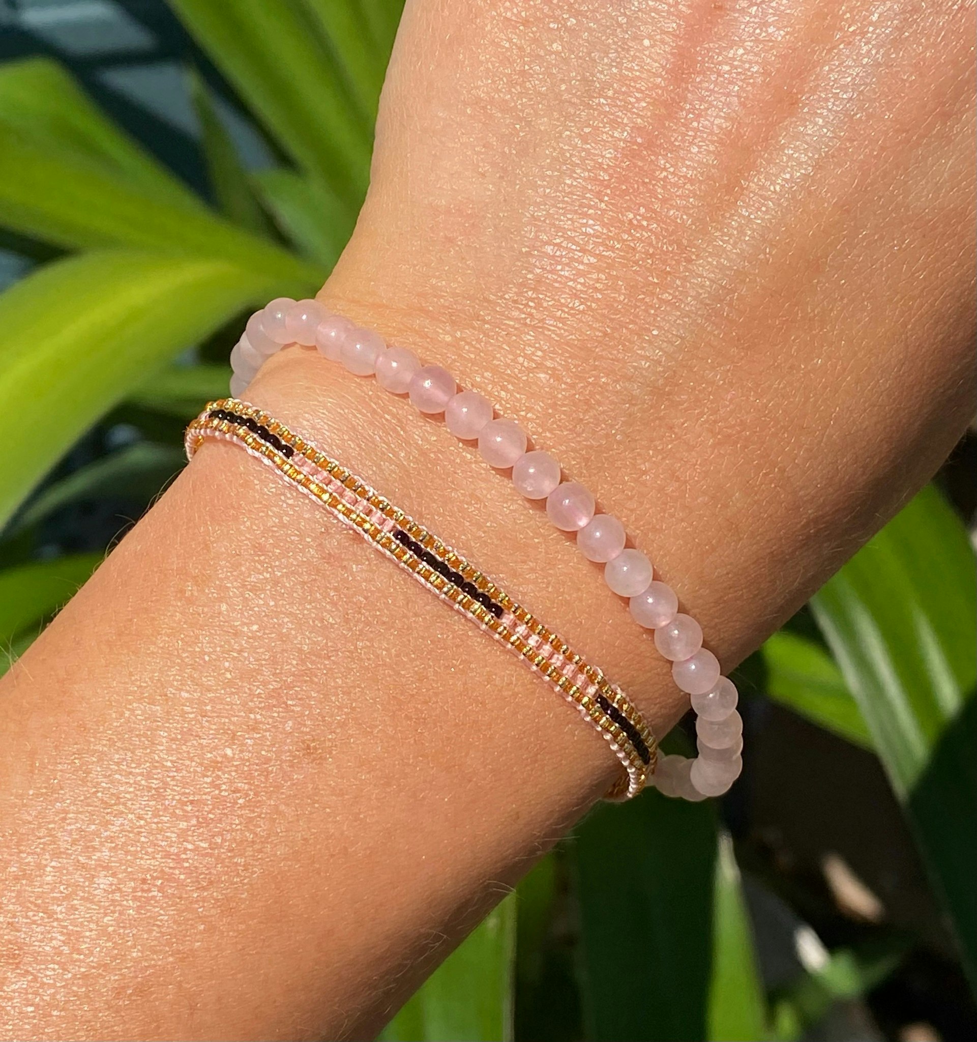 Armband miyuki pärlor rosa/svart/guld - Tika