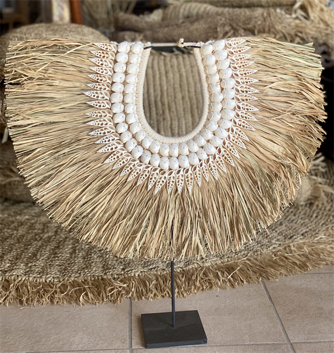 Deco med raffia och vita snäckor