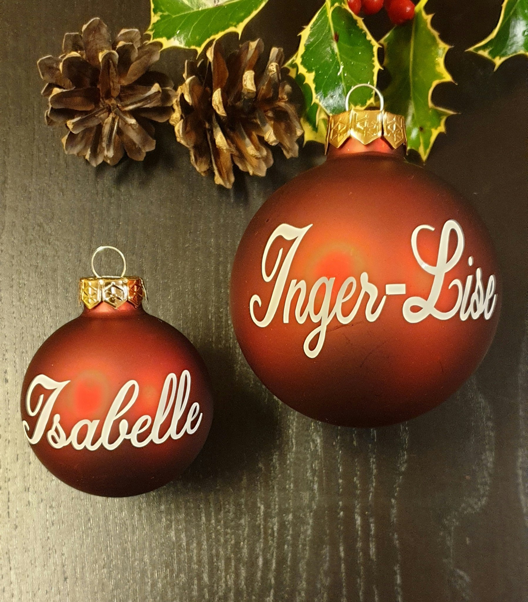 Liten julekule med navn, 6cm.