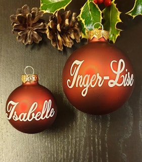 Liten julekule med navn, 6cm.