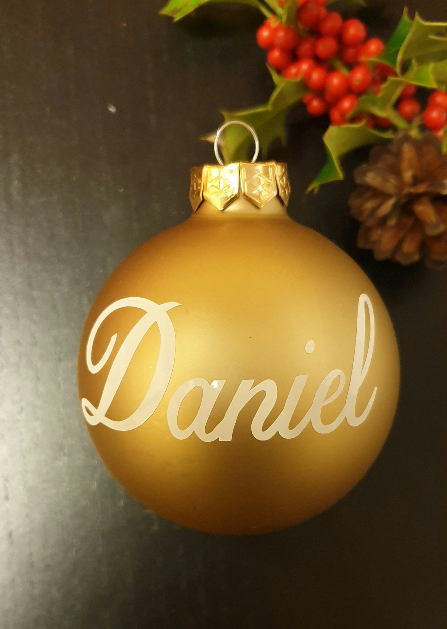 Liten julekule med navn, 6cm.