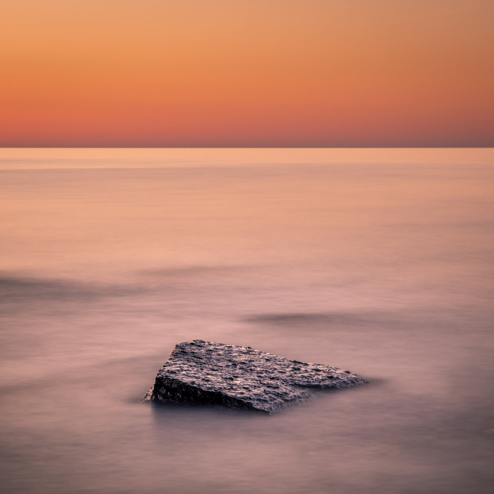 Ensam sten i havet