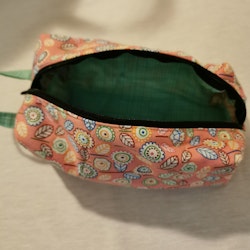 Rosa necessär