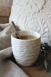 Majas Life happens Coffee helps Mugg