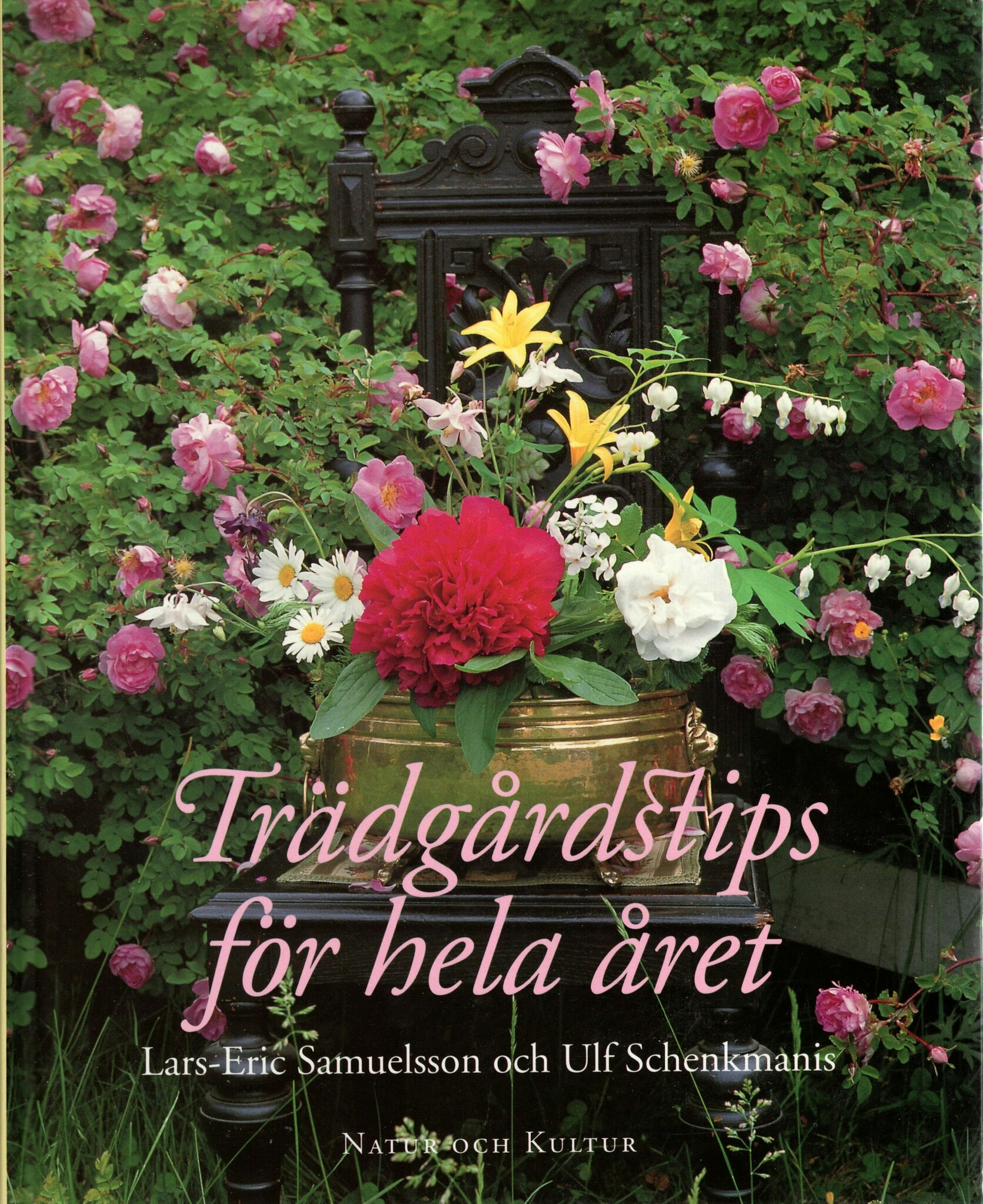 Trädgårdstips för hela året av Lars-Eric Samuelsson och Ulf Schenkmanis
