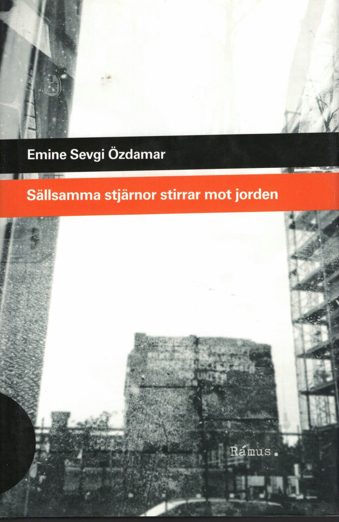 Sällsamma stjärnor stirrar mot jorden av Emine Sevgi Özdamar