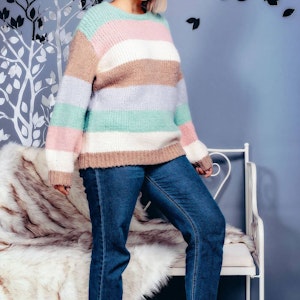 PLUS SIZE - Flerfarget strikket genser