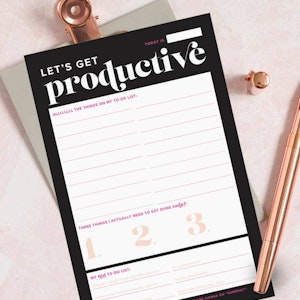 La oss bli produktive - Svart og rosa huskeliste-notisblokk