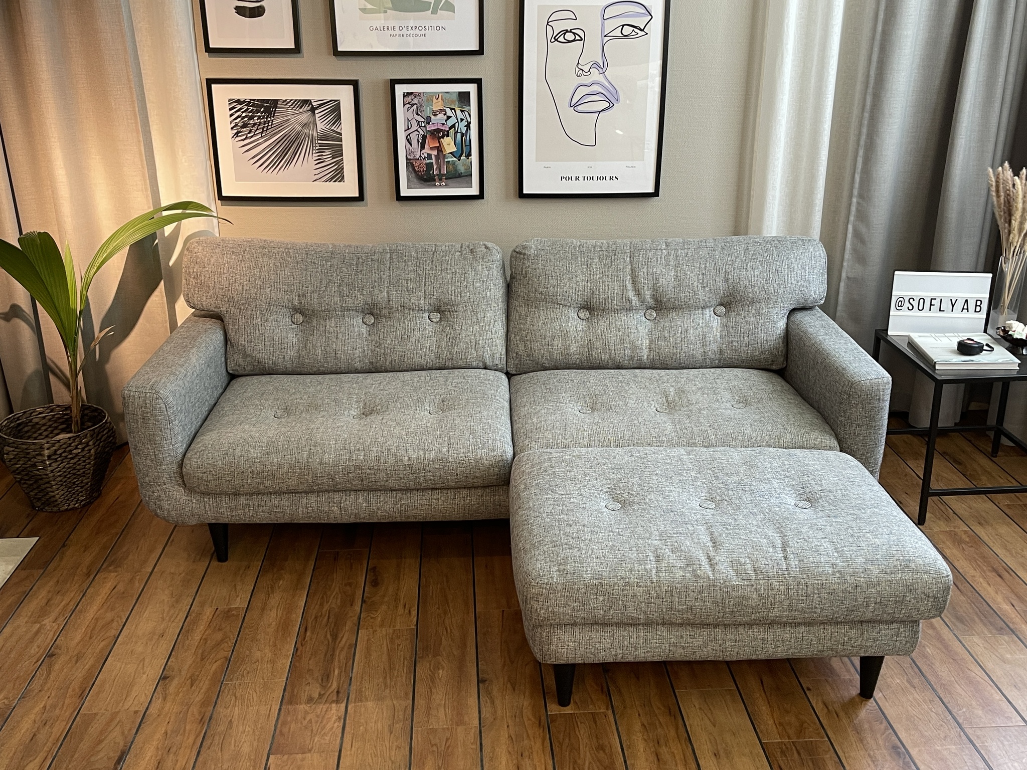 Hjort Knudsen 2-sits soffa med fotpall