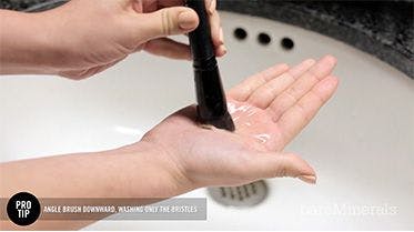 Bareminerals WELL CARED FOR ™ MAKEUP BRUSH CLEANER