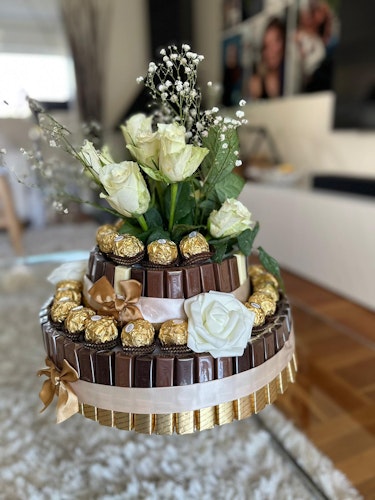 Merci & Ferrero Roche Chokladtårta med blommor