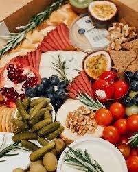 Ostbrickor med hemleverans i Stockholm 🧀