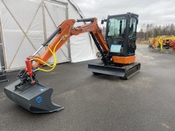 Hyr Hitachi ZX26U-6CR Minigrävare