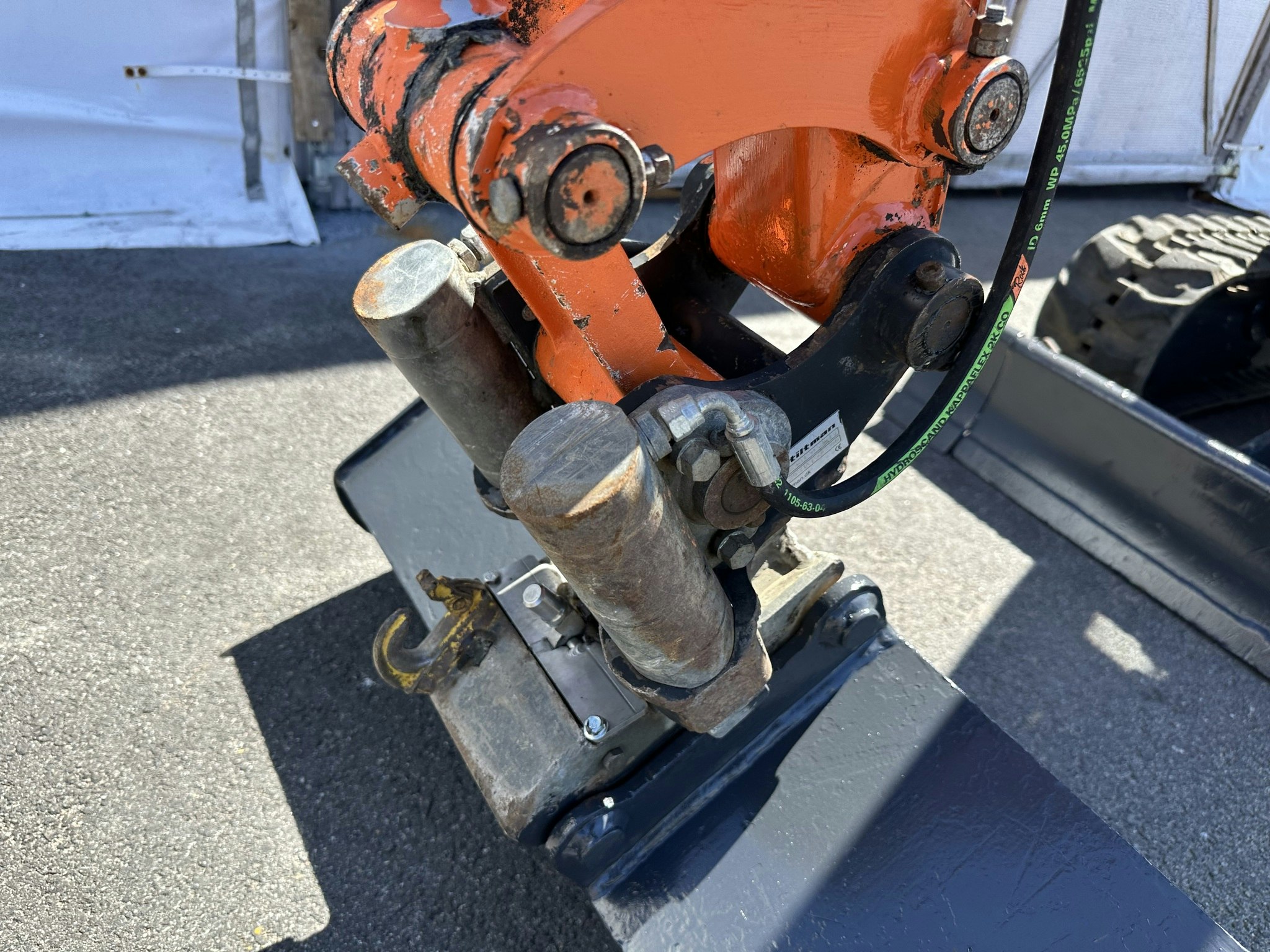 Hitachi Zaxis ZX18-3