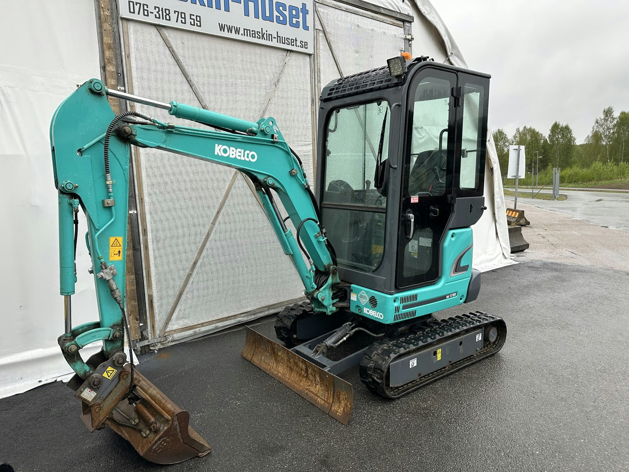 Kobelco SK17SR-3