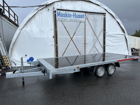 Plattformssläp /maskinsläp 2700kg / 4521