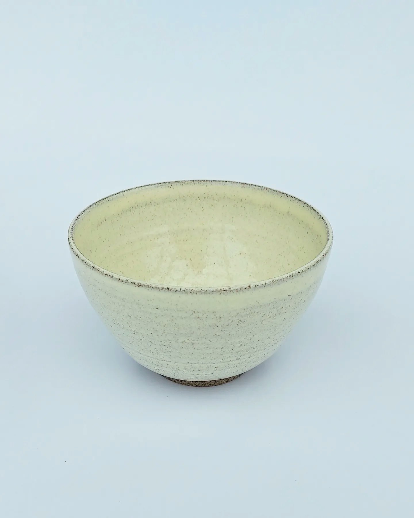 Dessertskål vit vaniljgul Frida Nilsson Keramik handgjord skål glass-skål drejad stengods godisskål