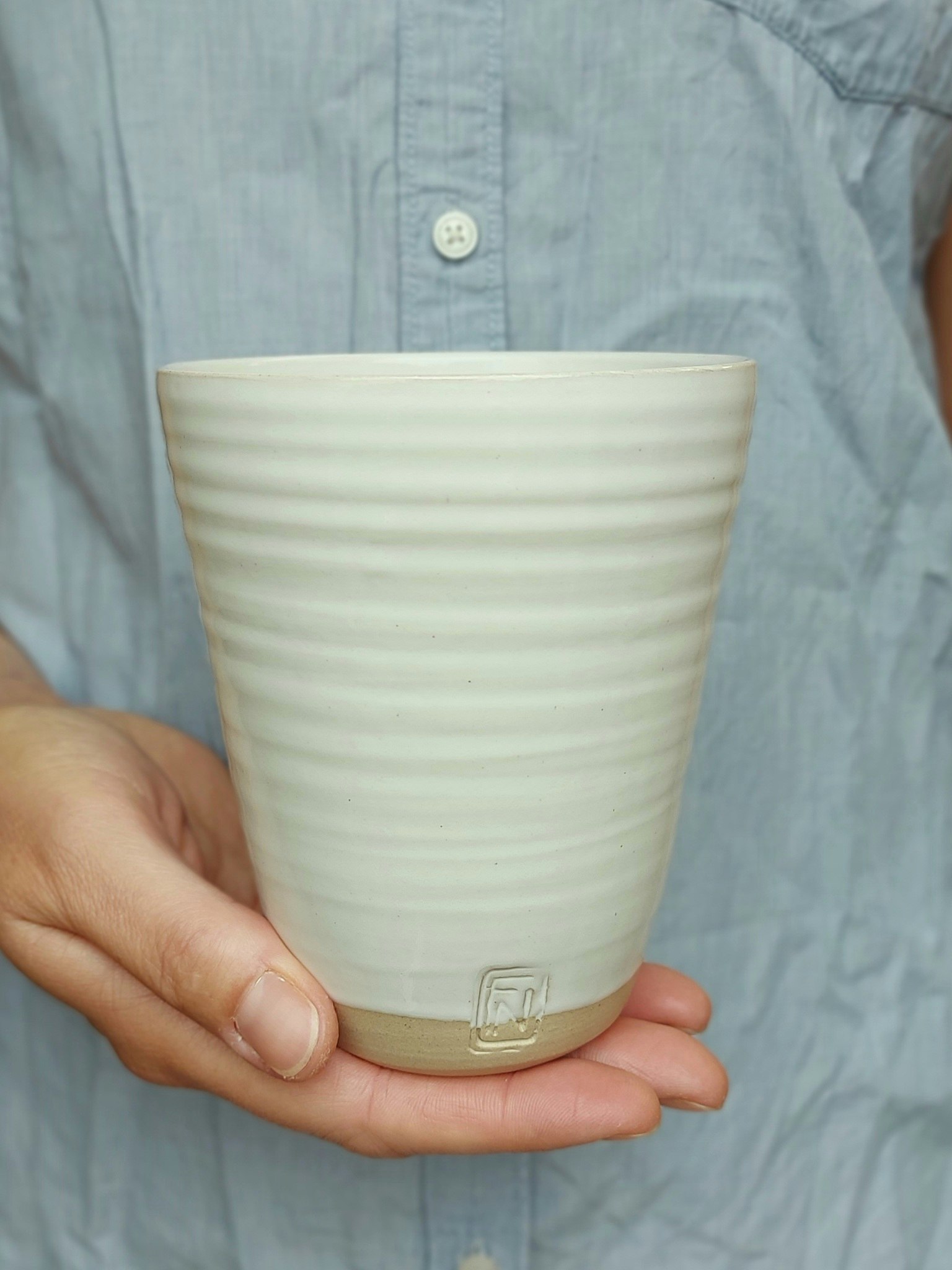 Lattemugg vit, drejad - Frida Nilsson Keramik ~ handgjord keramik från  Höganäs