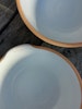 Frida Nilsson Keramik Höganäs Handgjord keramik skål stor spillkum lergods pip vit glasyr