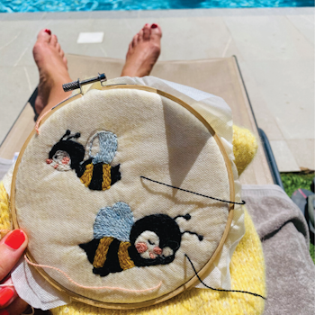 The Busy Bee Broderikit