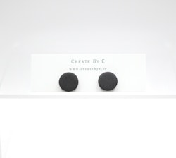 Enkla matta studs (svart) flera storlekar