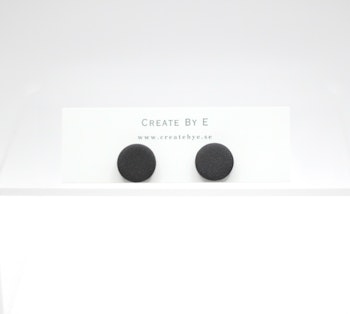 Enkla matta studs (svart) flera storlekar