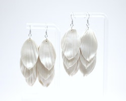 ByE flower (white/metallic)