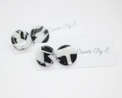 Studs (svart/vit gloss)