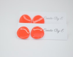 Uneven studs (poppig orange/gloss) 2cm