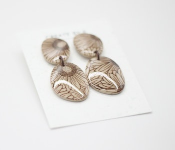 Glossy stone sunflower