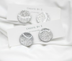 Glossy studs (silver/glitter) 2cm
