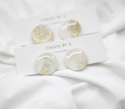 Glossy studs (vit/guldglitter) 2cm