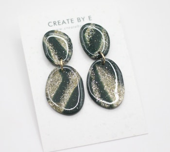 Glossy stone (mörkgrön/guldglitter)