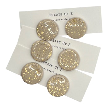 Glossy studs (beige/guldstänk) 2cm