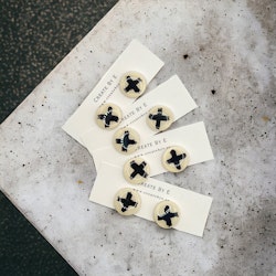 Glossy studs (kryss) 1,5cm