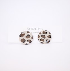 Glossy studs (leo)