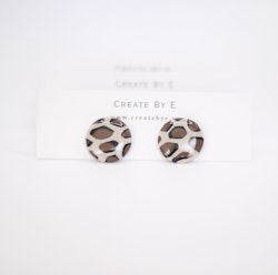 Glossy studs (leo)