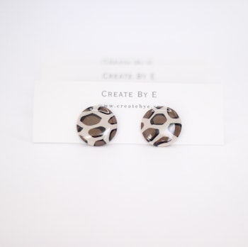 Glossy studs (leo)