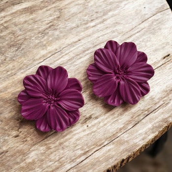 Blommor studs (magenta) 4cm