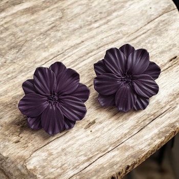 Blommor studs (plommon) 4cm
